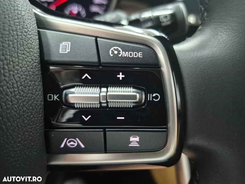 Kia Carnival - 25