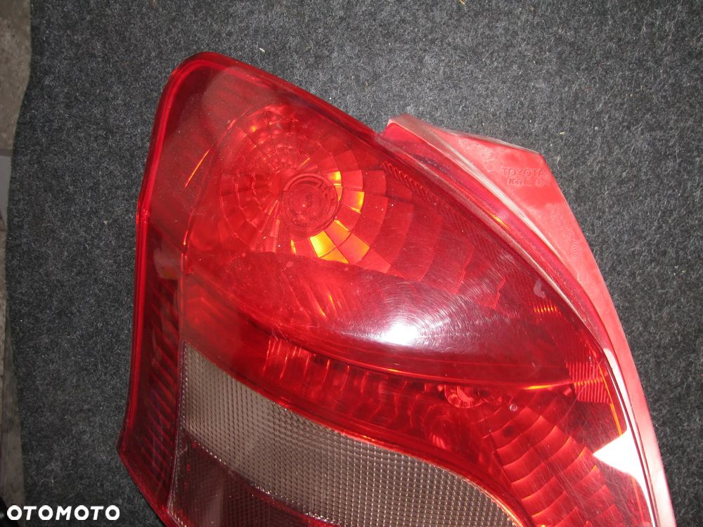 LAMPA LEWY TYŁ TOYOTA YARIS II EUROPA - 2
