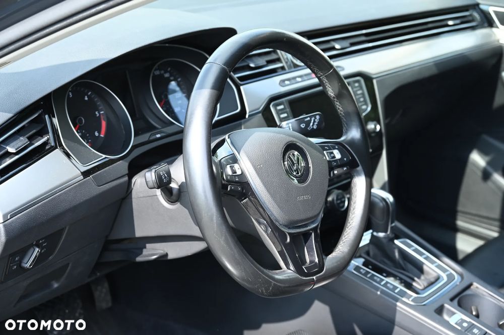 Volkswagen Passat 2.0 TDI Bi-Turbo BMT 4Mot Highline DSG - 10