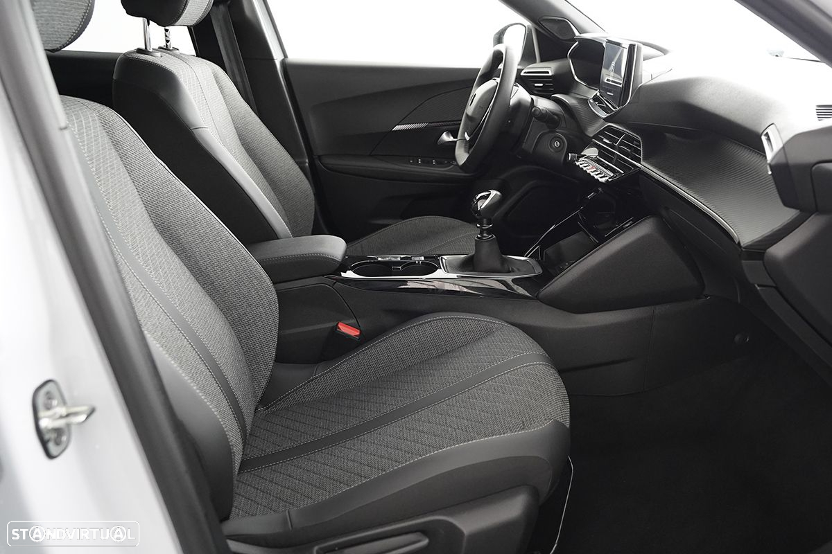 Peugeot 2008 1.2 PureTech Allure - 21