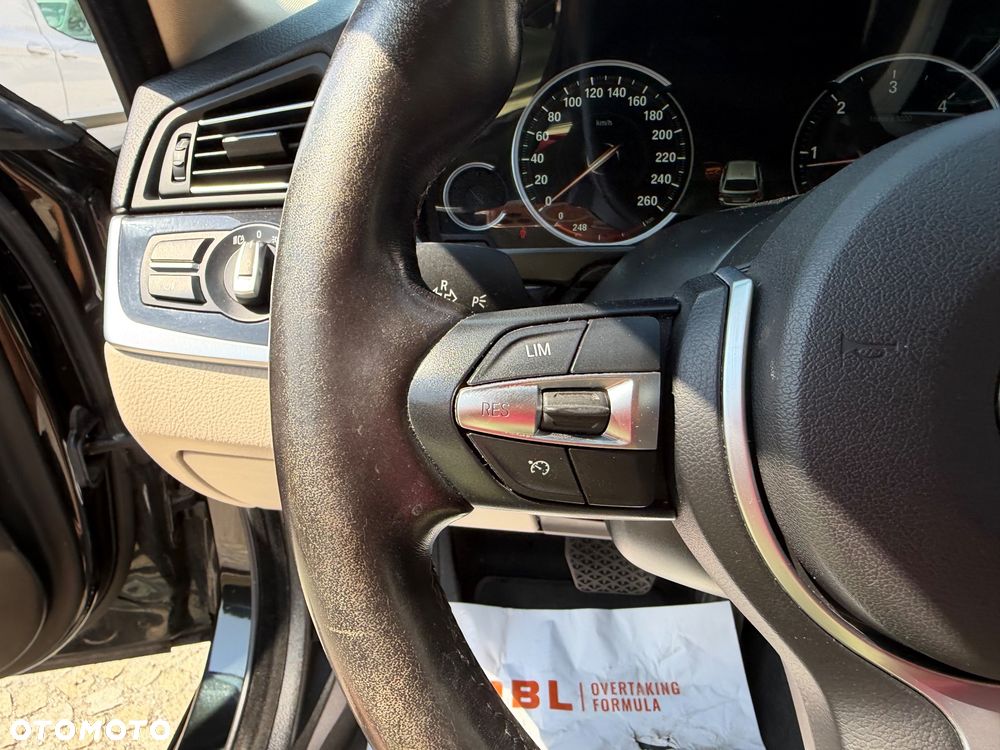 BMW Seria 5 518d Sport Line - 24