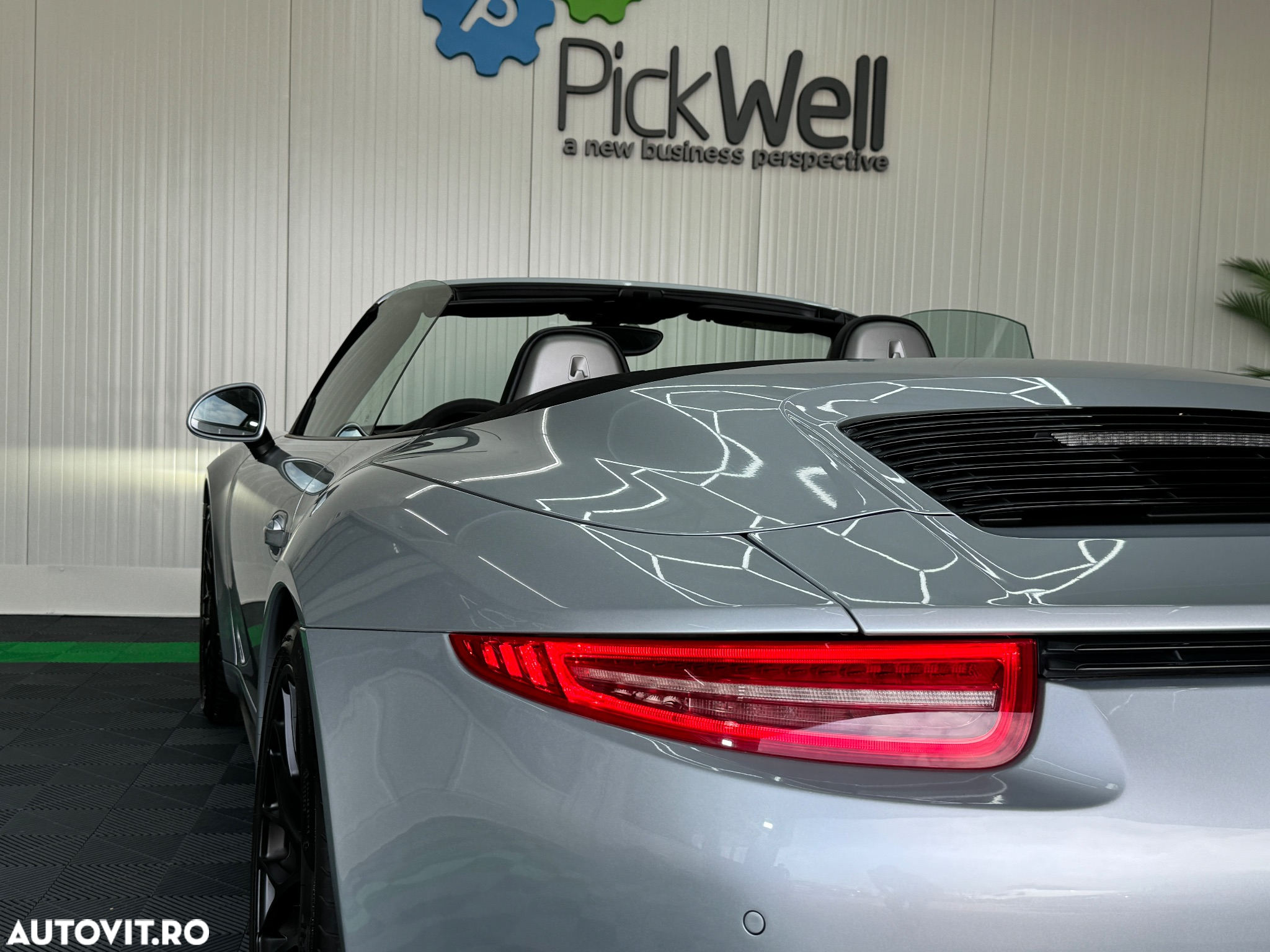 Porsche 911 Carrera GTS Cabriolet PDK - 11