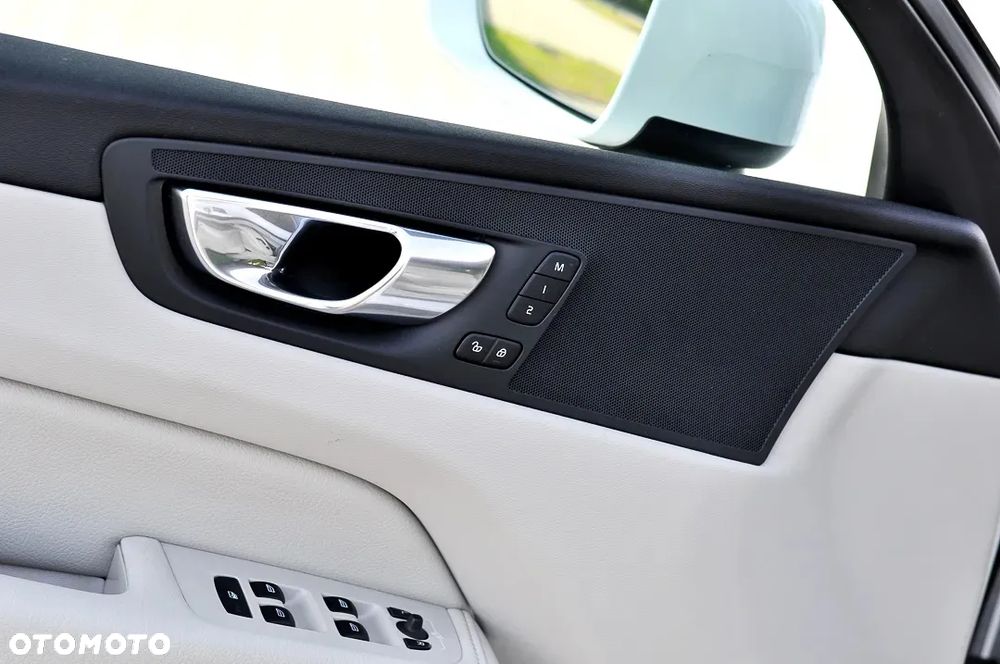 Volvo XC 60 D4 Inscription - 16