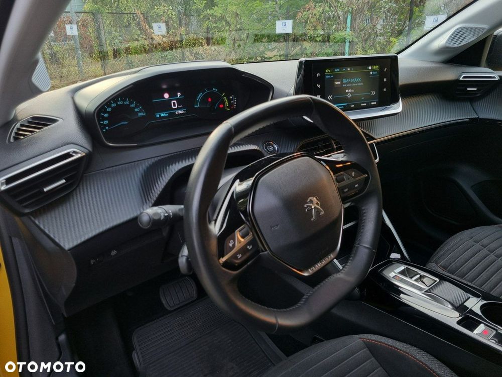 Peugeot 208 - 17