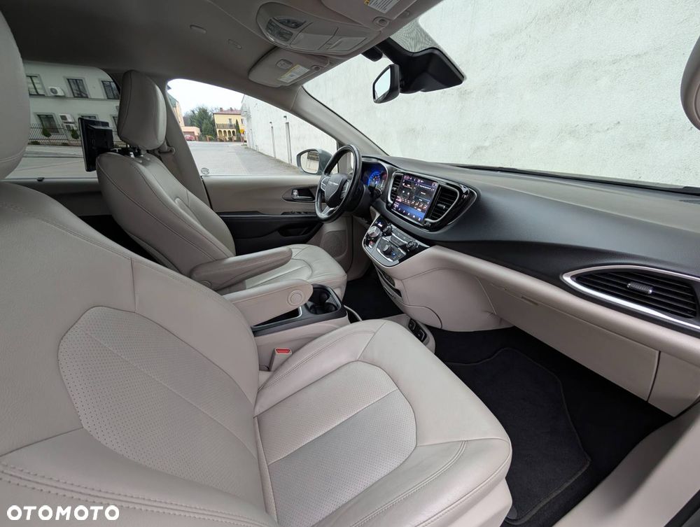 Chrysler Pacifica - 9