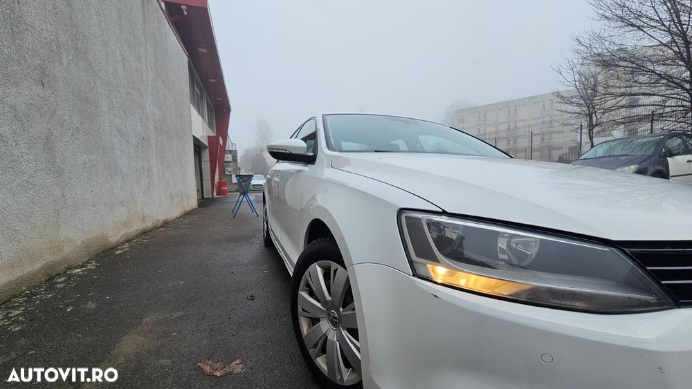 Volkswagen Jetta - 3