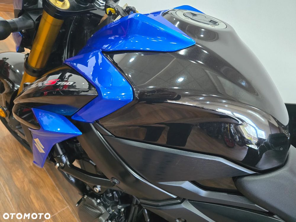 Suzuki GSX - 12