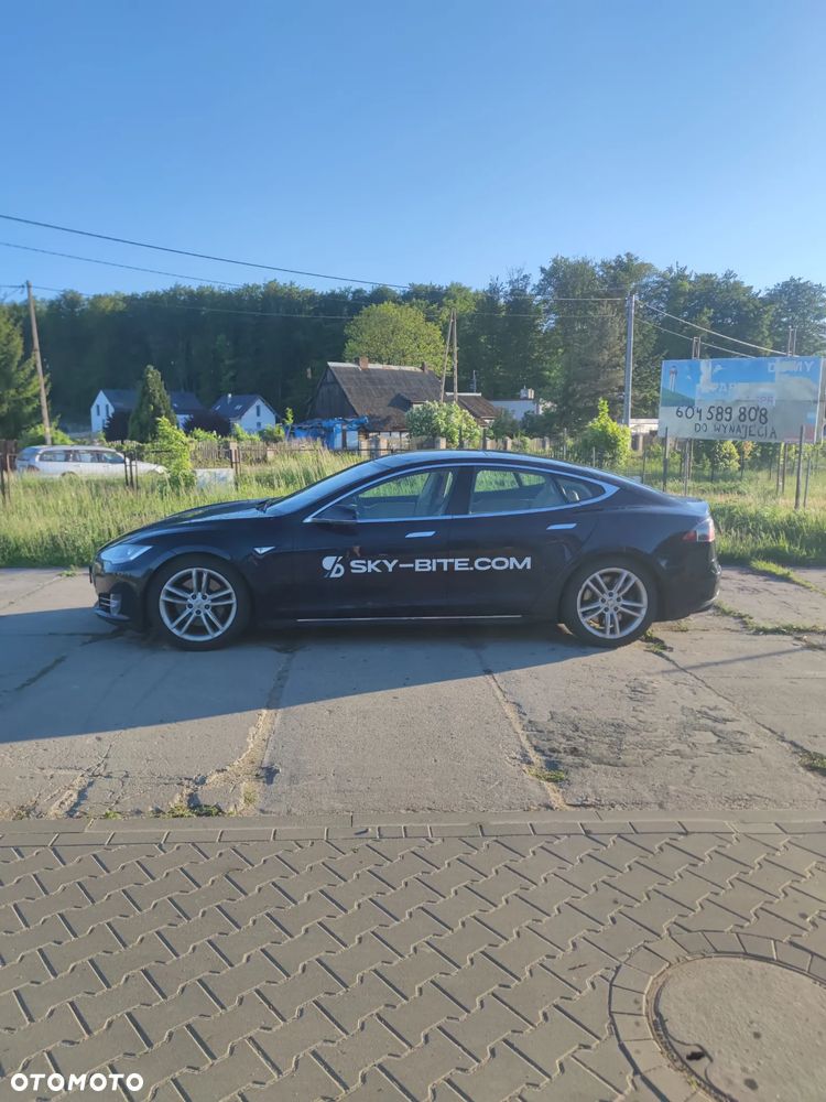 Tesla Model S - 1