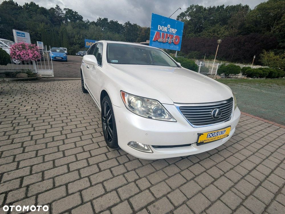 Lexus LS 460 AWD - 21