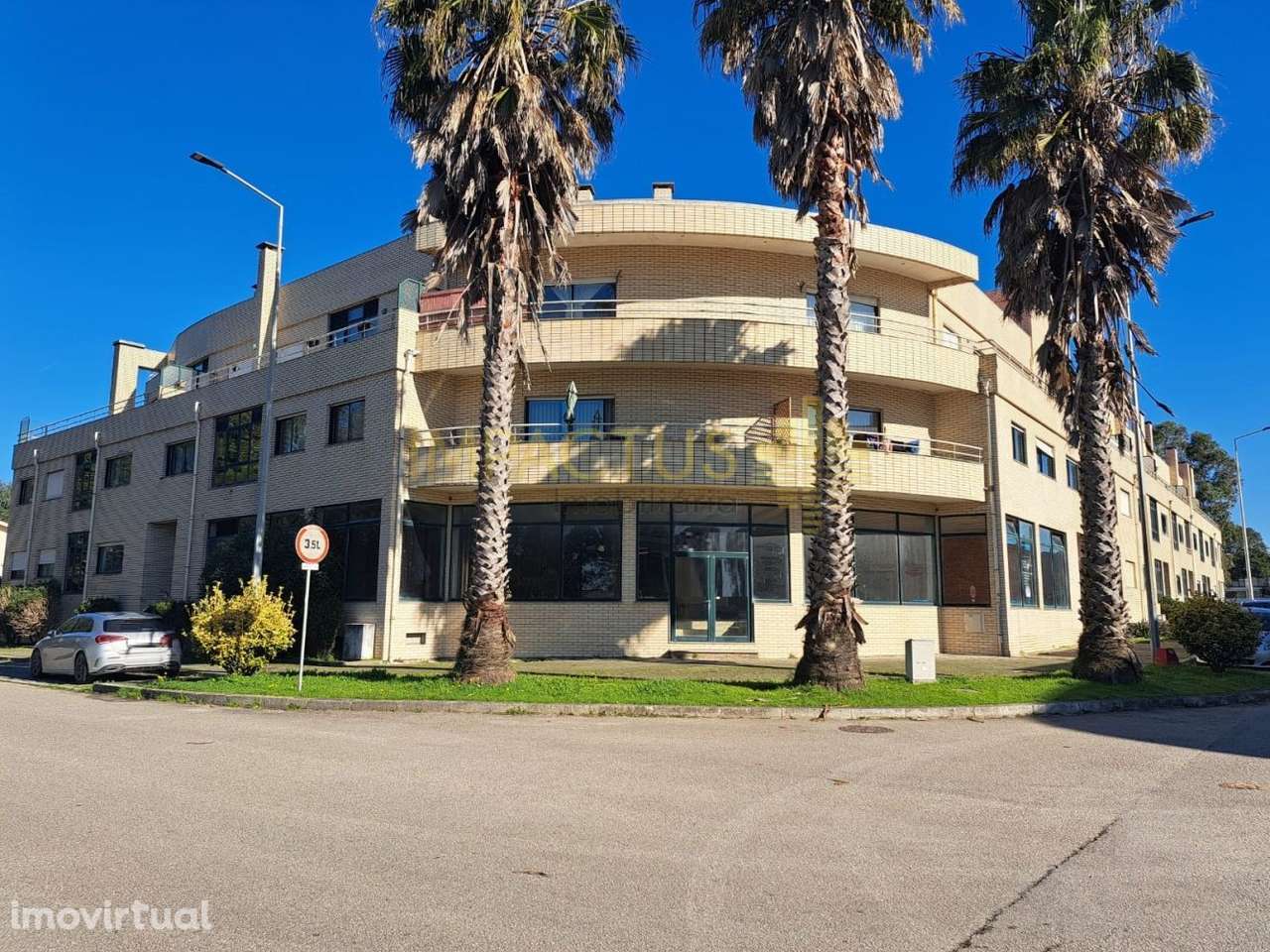 Loja com 2 frentes próxima da Praia - Grande imagem: 2/23