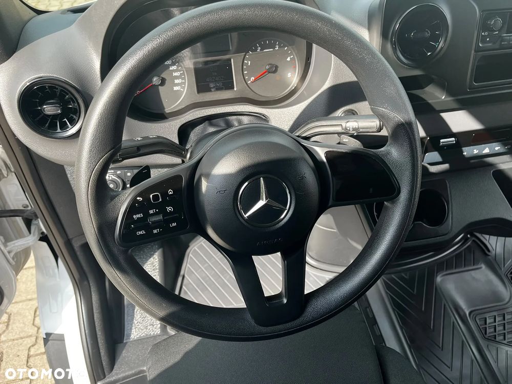 Mercedes-Benz Spinter - 11
