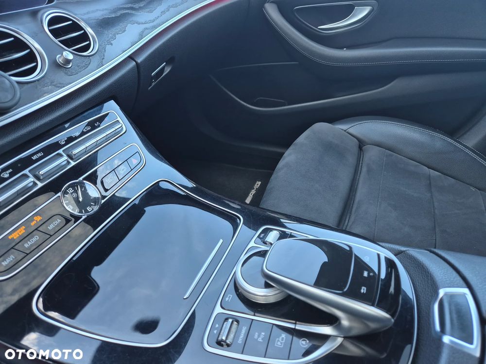 Mercedes-Benz Klasa E 220 d T 9G-TRONIC AMG Line - 20