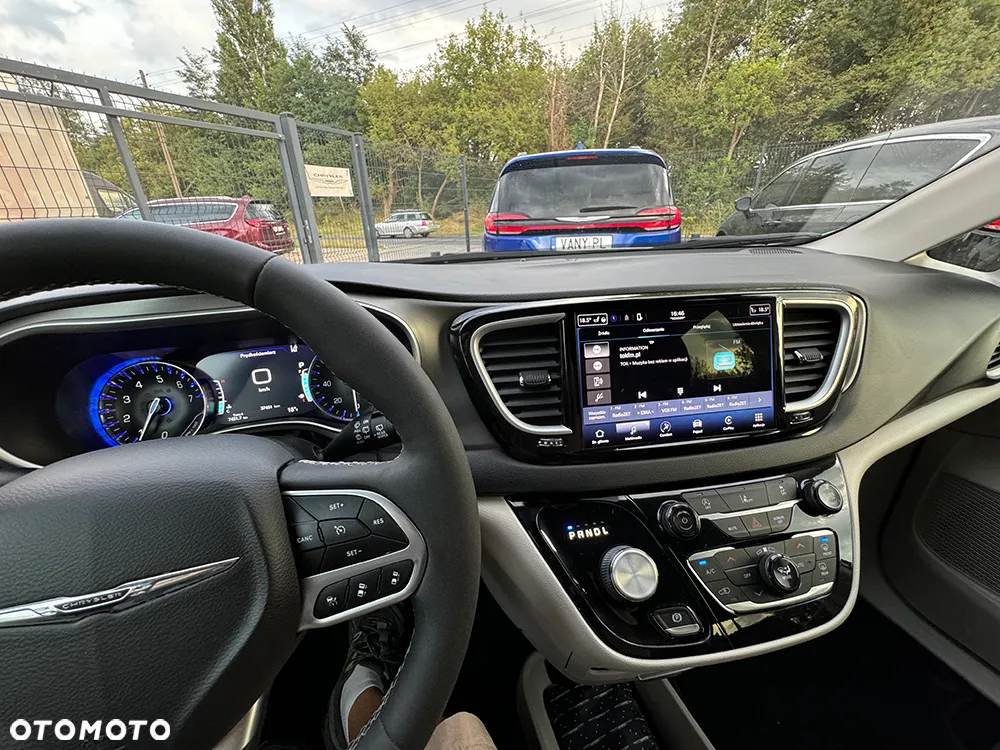 Chrysler Pacifica - 31