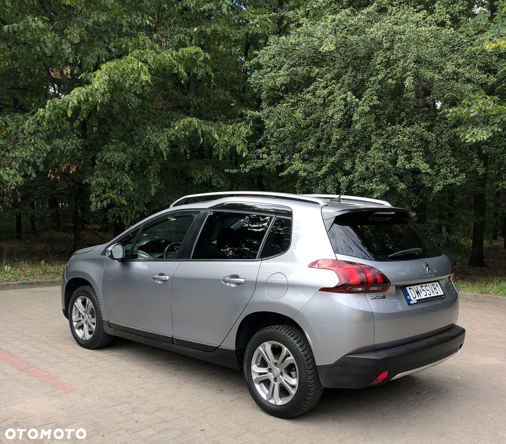 Peugeot 2008 1.2 Pure Tech Style S&S - 6