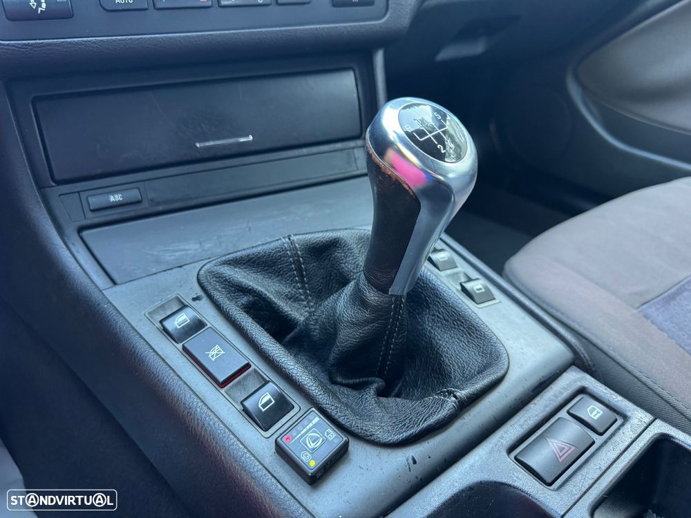 BMW 318 i Touring - 29