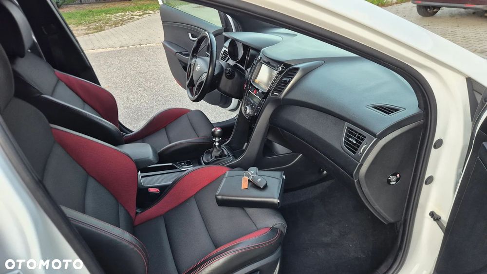 Hyundai i30 1.6 GDI Turbo Luxury - 26