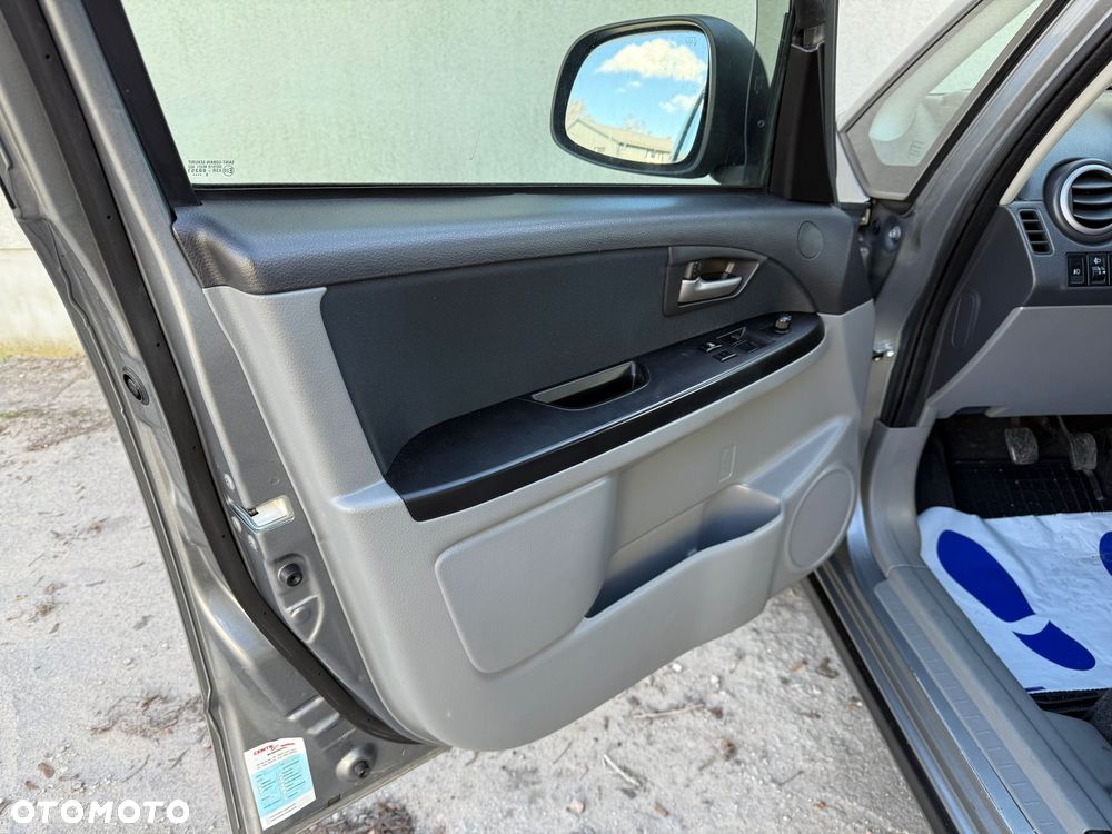 Suzuki SX4 1.6 GS / Premium 4WD - 23