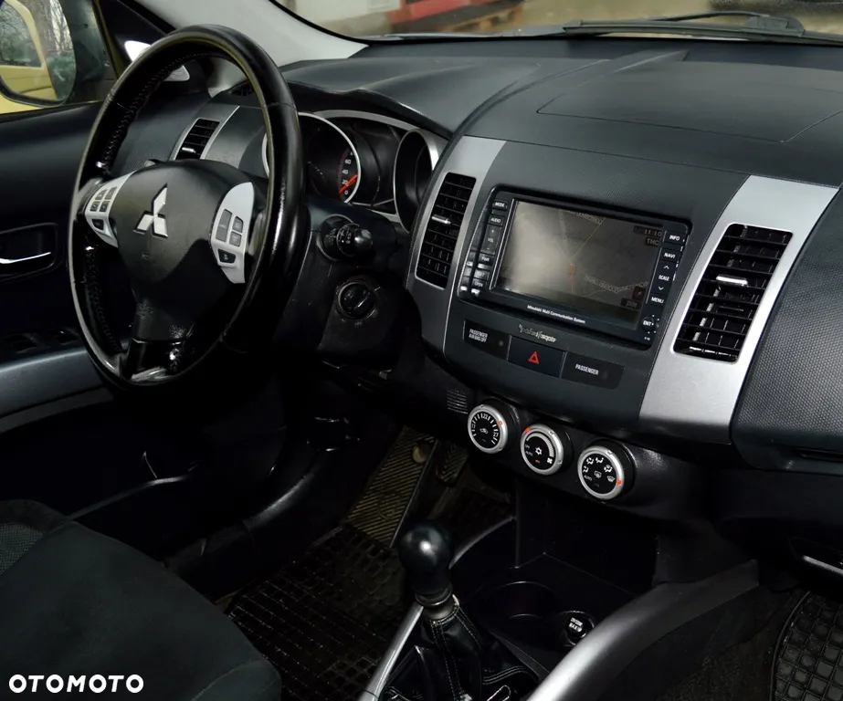 Mitsubishi Outlander - 35