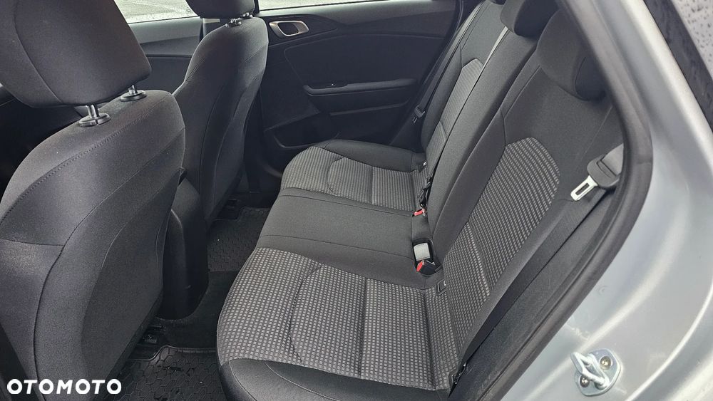 Kia Ceed 1.6 CRDi SCR M - 11