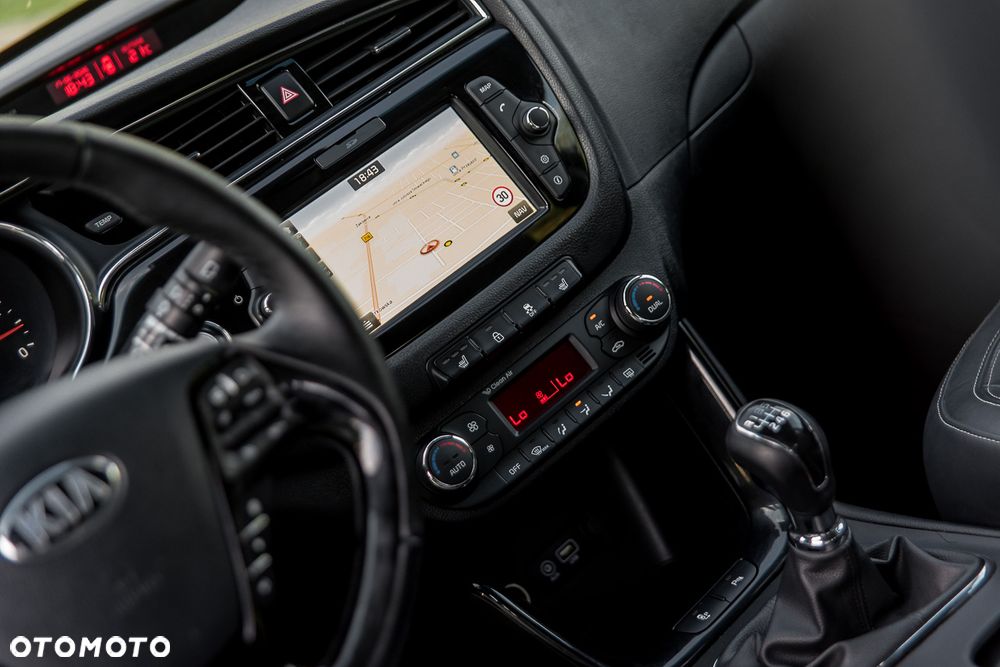 Kia Ceed 1.6 CRDi 136 ISG Platinum Edition - 17
