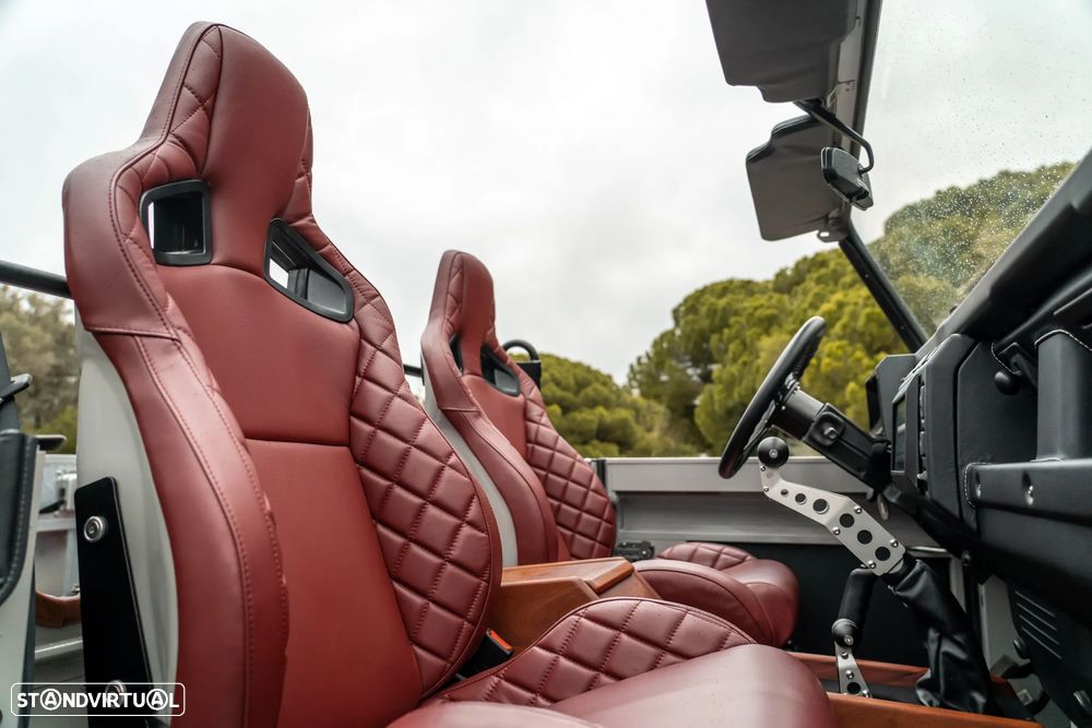 Land Rover Defender - 23