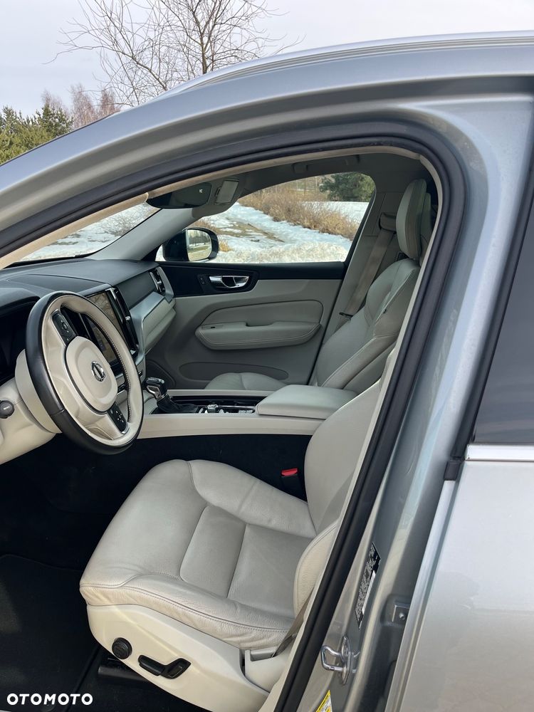 Volvo XC 60 T6 AWD Geartronic Momentum Pro - 24