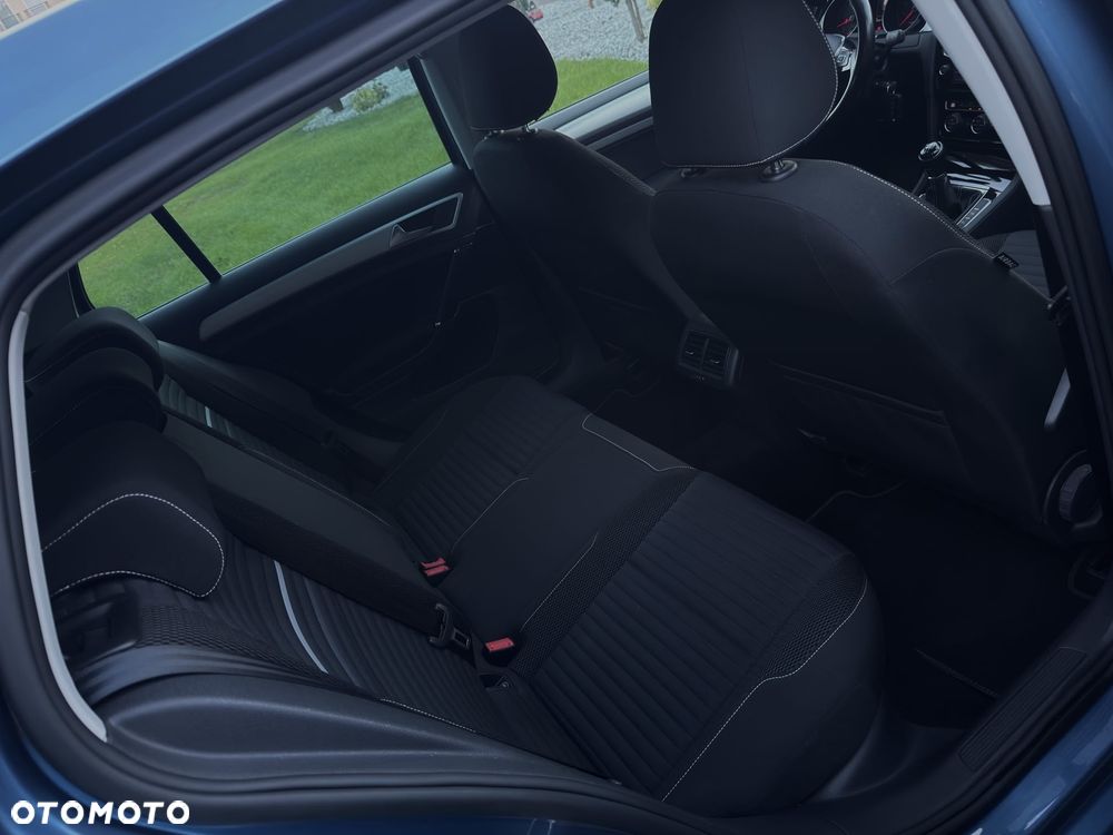 Volkswagen Golf - 10