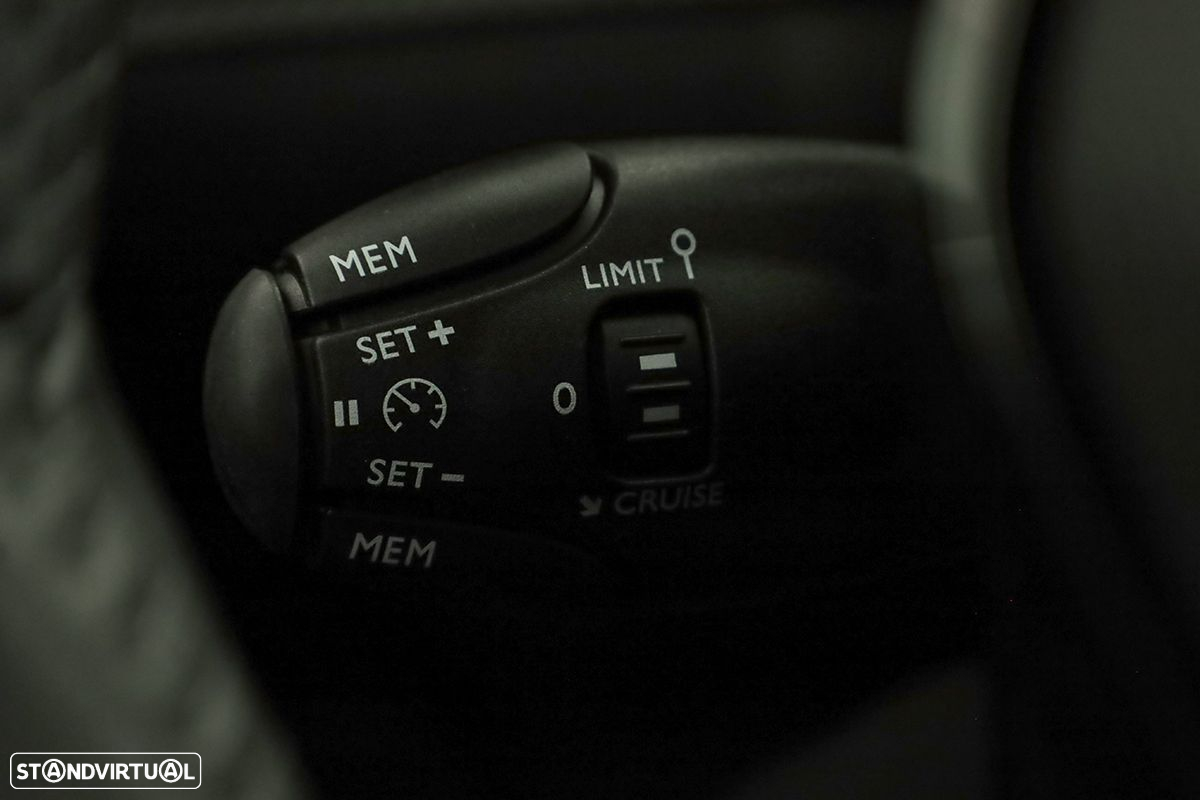 Peugeot 2008 1.2 PureTech Allure EAT8 - 18