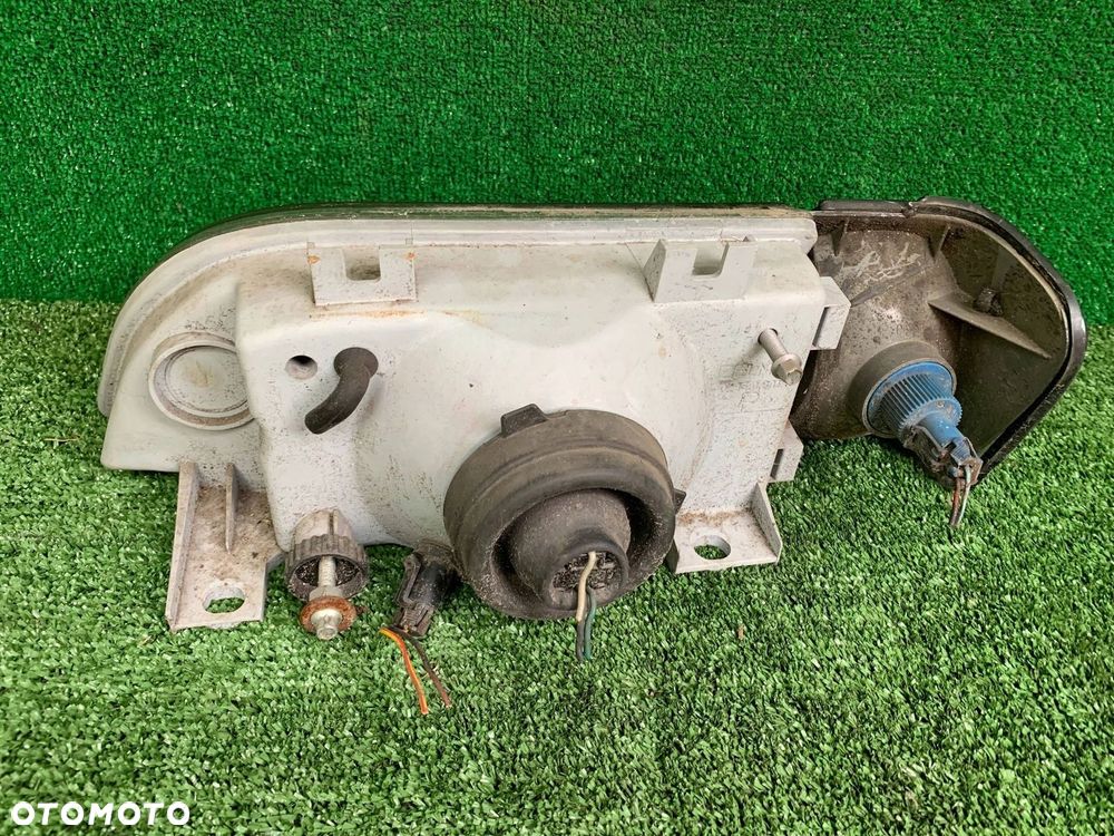 Lampa przód przednia prawa Daewoo FSO Polonez Truck Caro WWA - 6