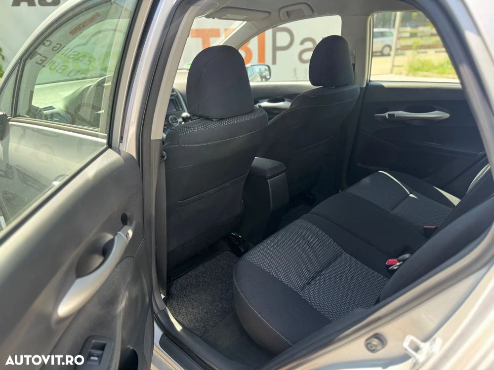 Toyota Auris 2.0 D-4D DPF Sol - 27