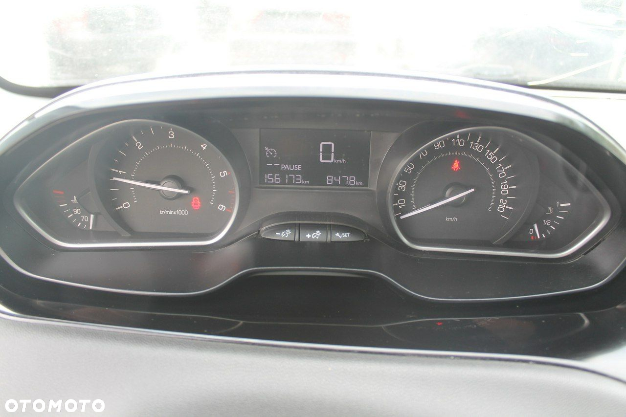 Peugeot 208 - 15