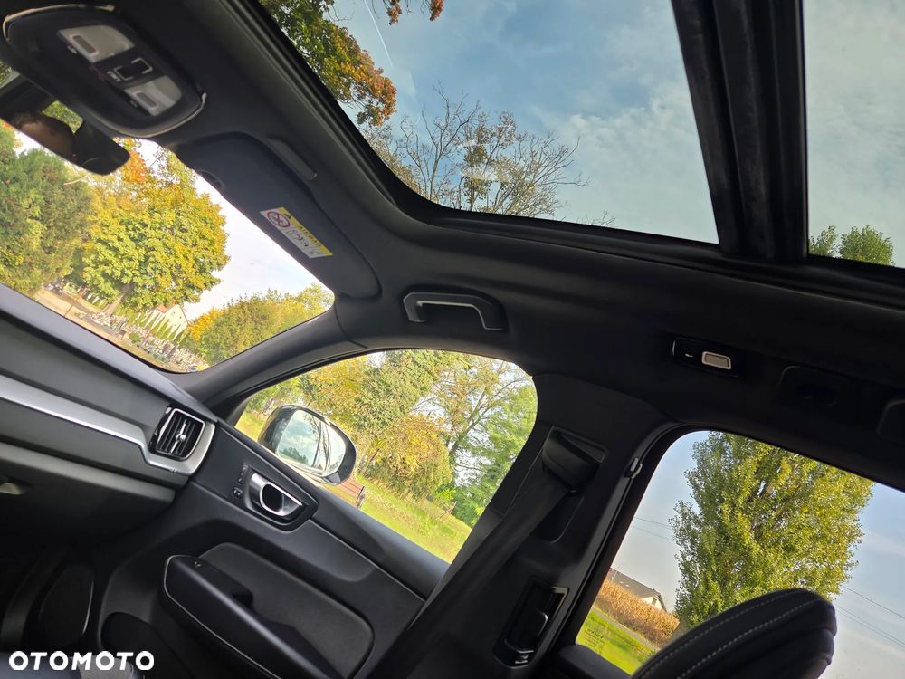 Volvo XC 60 B4 D Plus Dark - 27