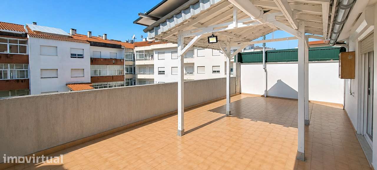 Excelente T3 com terraço e duas garagens! - Grande imagem: 5/14