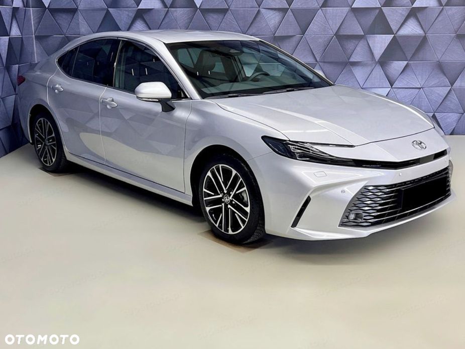 Toyota Camry - 4