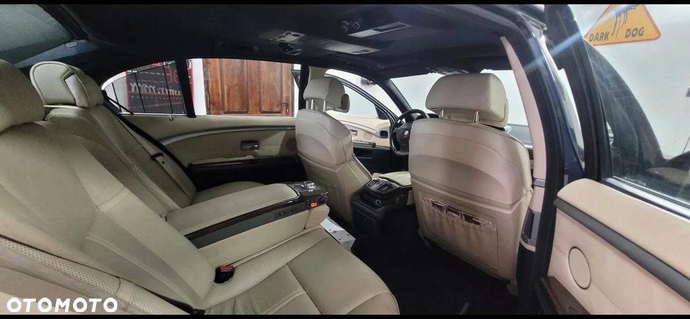 BMW Seria 7 750i L - 6