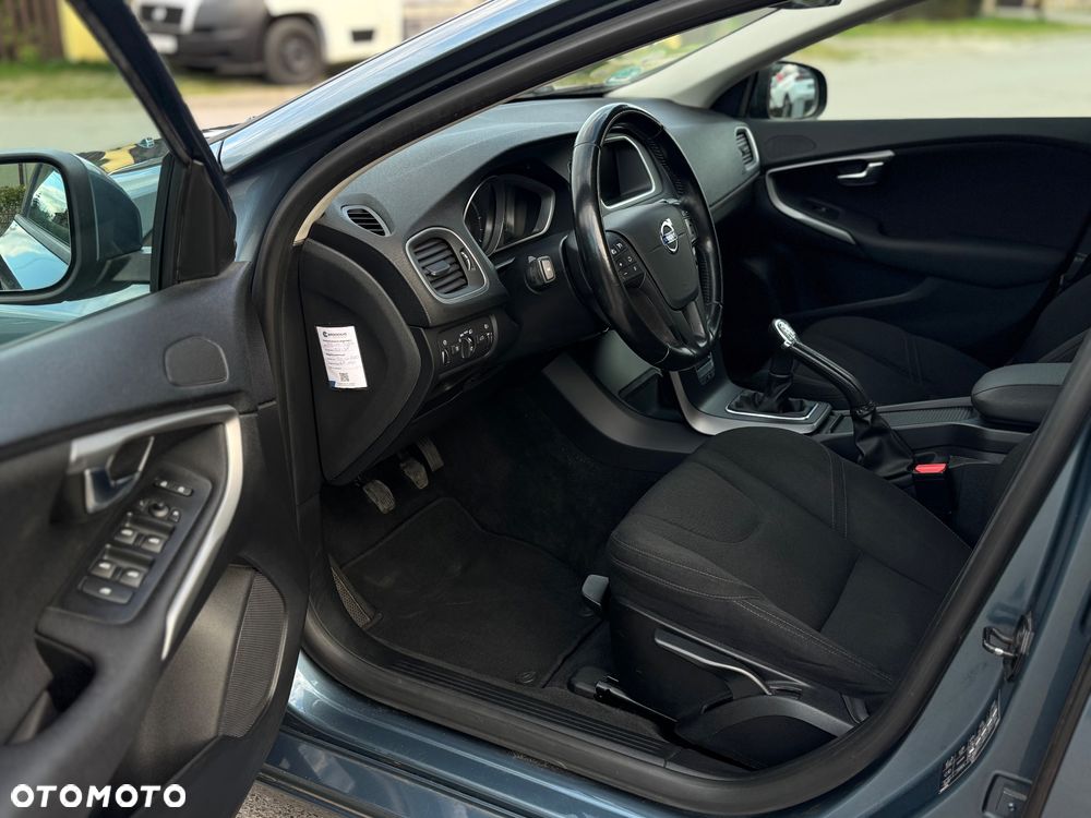 Volvo V40 D2 - 9