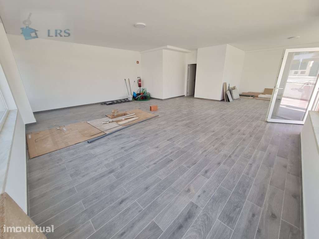 Loja nova a estrear para venda na Parede - Localização de Excelênci... - Grande imagem: 3/7
