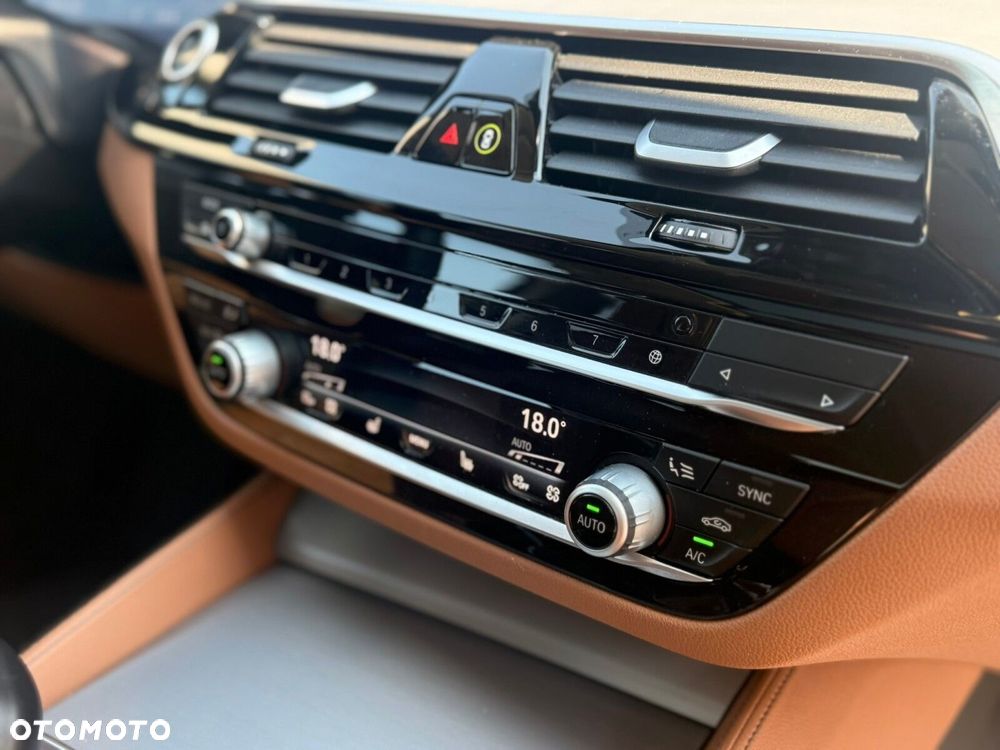 BMW Seria 5 530d xDrive mHEV Luxury Line - 24