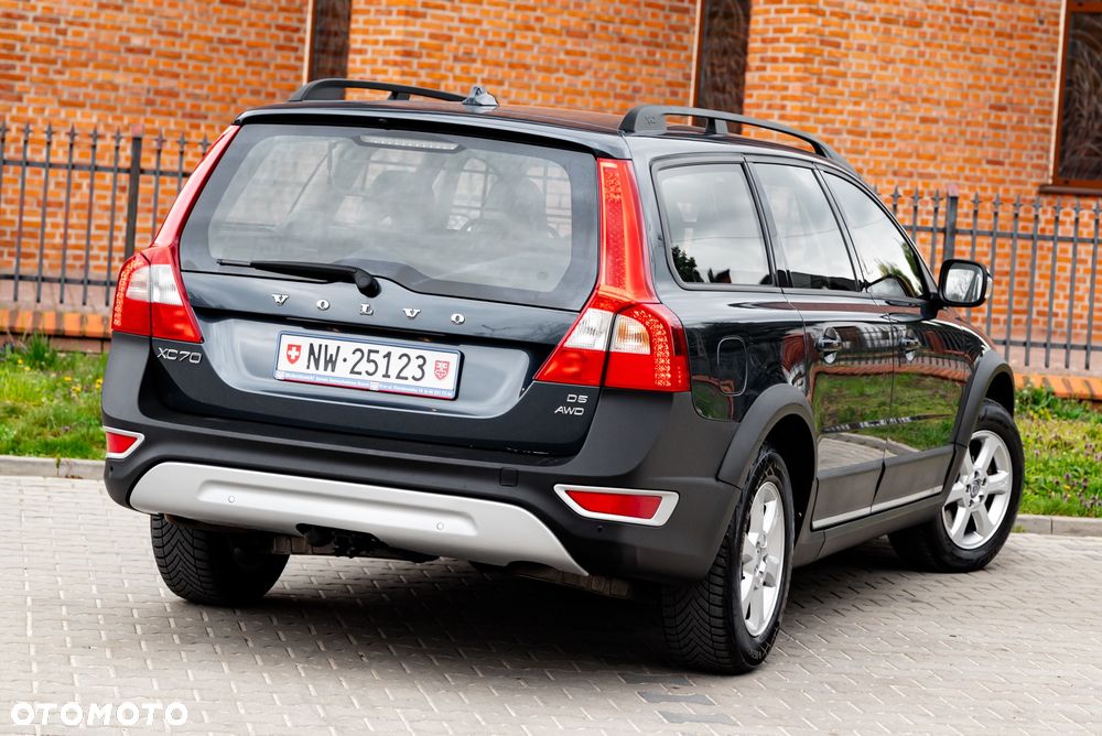 Volvo XC 70 D5 AWD Momentum - 8