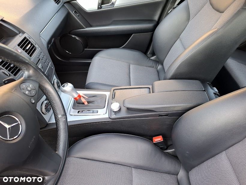 Mercedes-Benz Klasa C 180 CGI Automatik BlueEFFICIENCY Elegance - 22