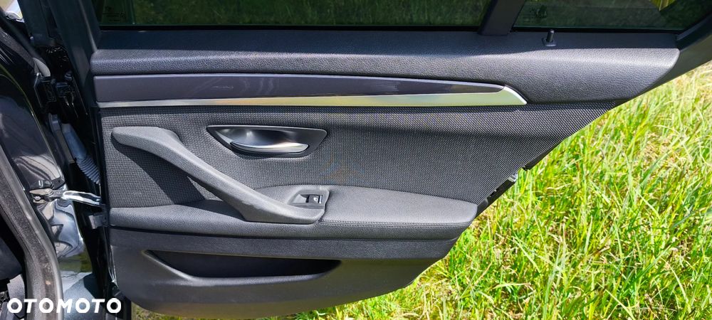 BMW Seria 5 520d xDrive - 33