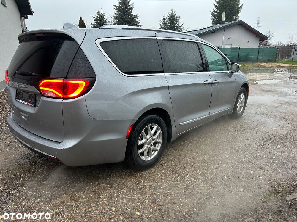 Chrysler Pacifica - 10