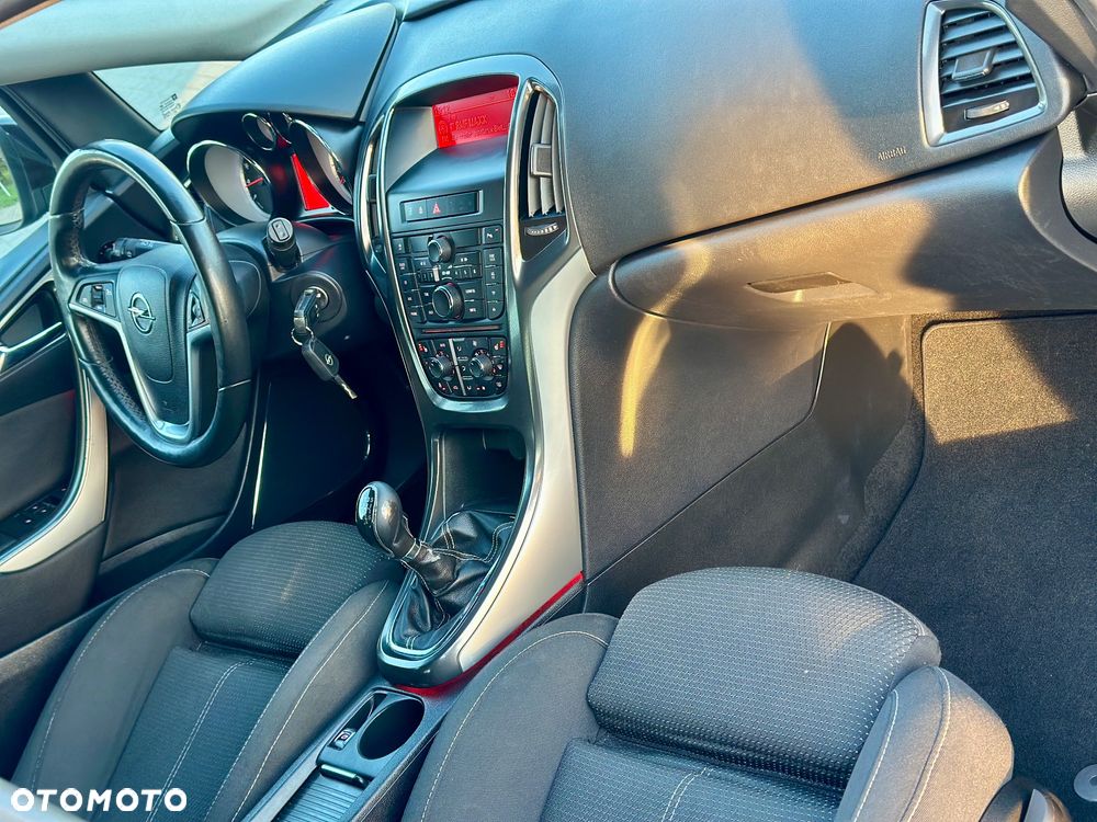 Opel Astra 1.4 Turbo Color Edition - 26