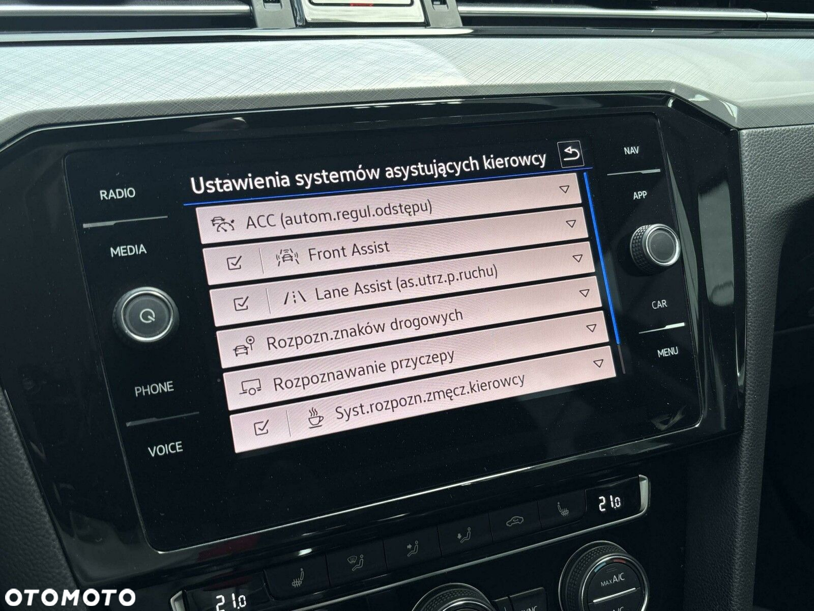 Volkswagen Passat - 25