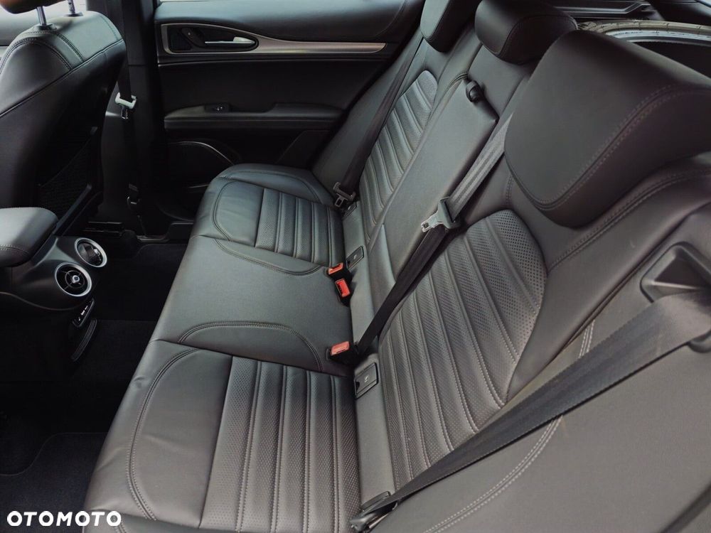 Alfa Romeo Stelvio 2.0 Turbo Veloce Q4 - 12