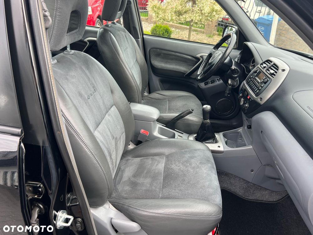 Toyota RAV4 2.0 VVT-i 4x4 - 29