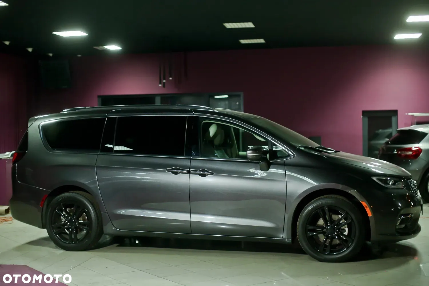 Chrysler Pacifica - 11