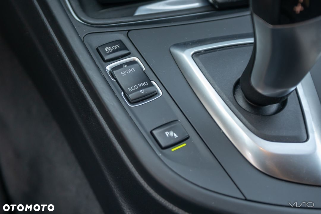BMW Seria 3 318d DPF Touring Edition Sport - 17