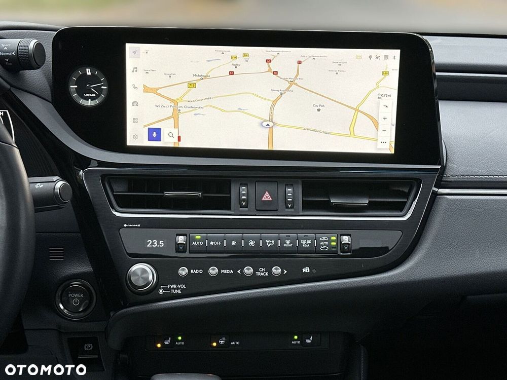 Lexus ES 300h Business Edition - 19