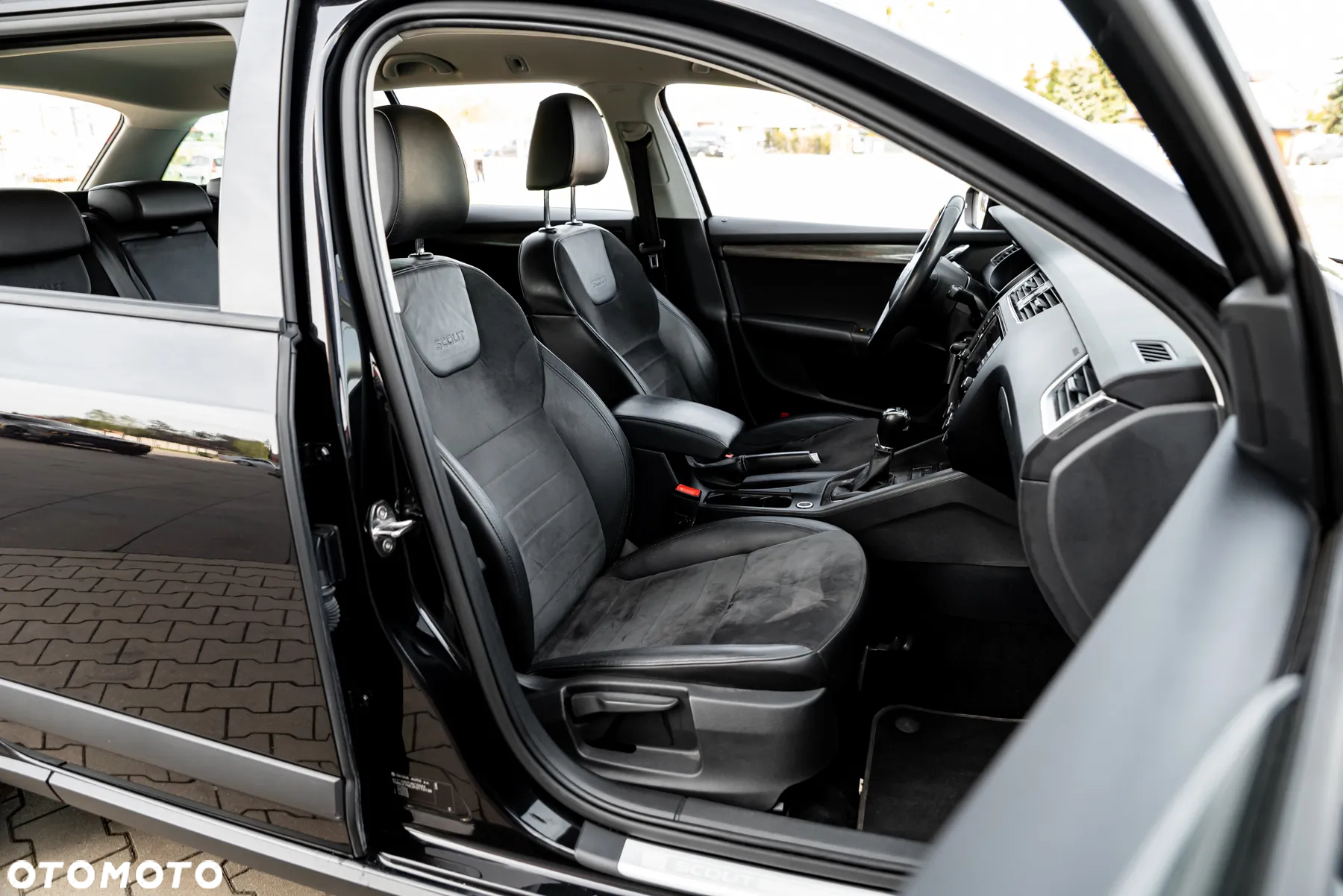 Skoda Octavia Combi 2.0 TDI 4x4 DSG Scout - 24